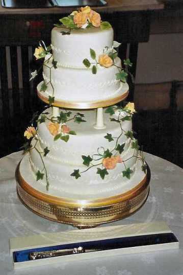 R wedding cake3